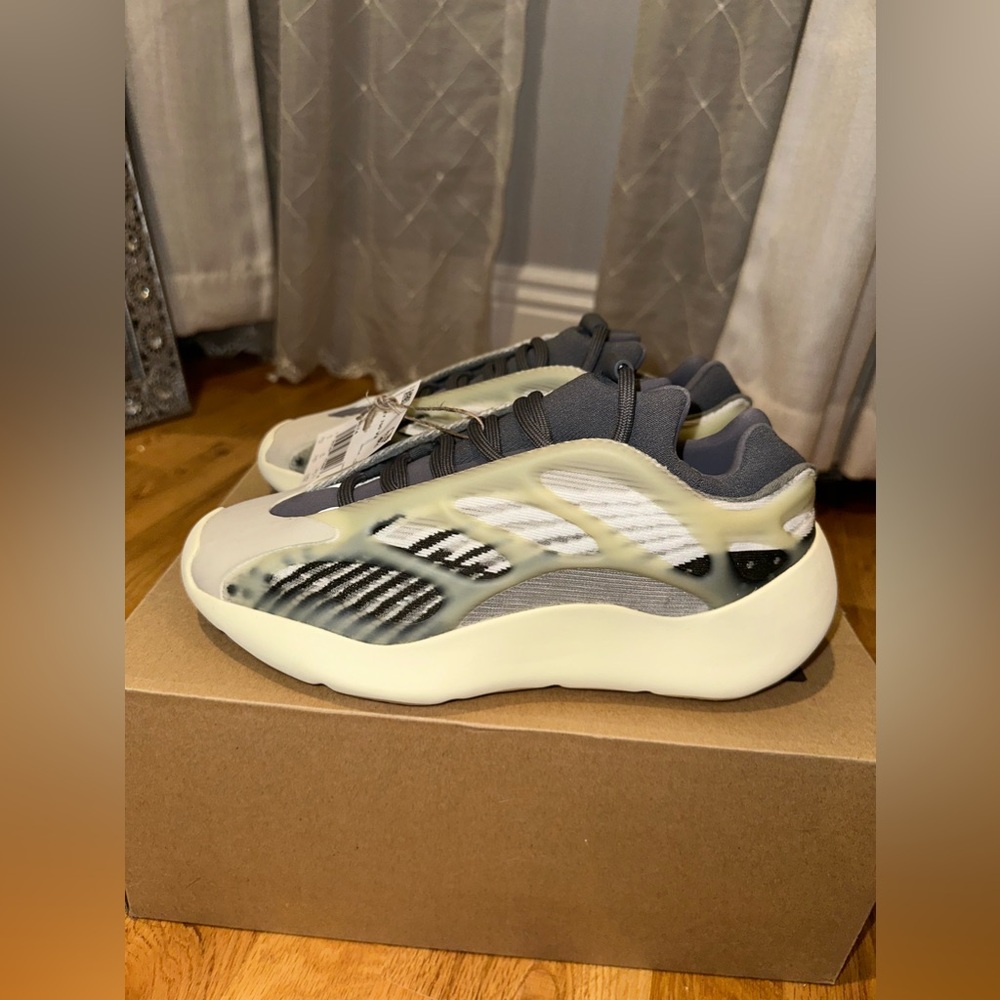 Adidas Yeezy 700 V3